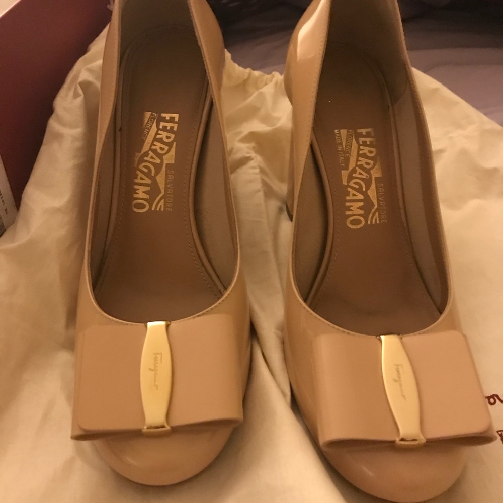 An authentic Ferragamo shoes size 7.5(SOLD)